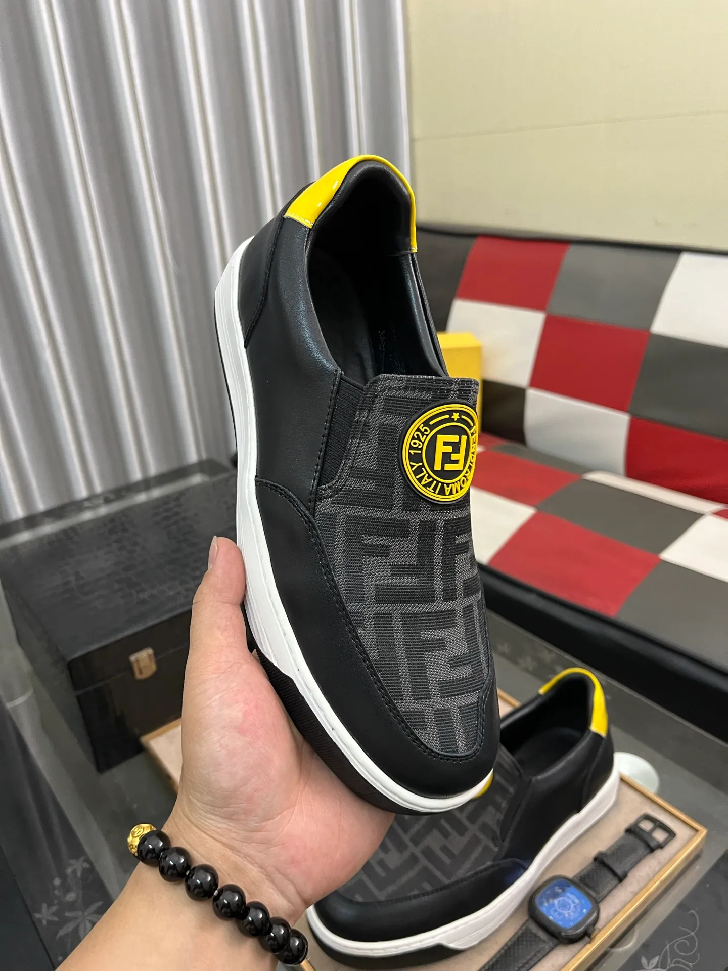 Men's Men's Shoes💰420⌚️⌚️[Fendi] Fendi's latest casual shoes for men! Available at counters simultaneously! Made entirely of imported top-grain calfskin, the interior is made of top-grain water-dyed cowhide, and the original factory-supplied rubber outsole. Leading new fashion concepts. Matching code: 38-442️⃣Colors available
